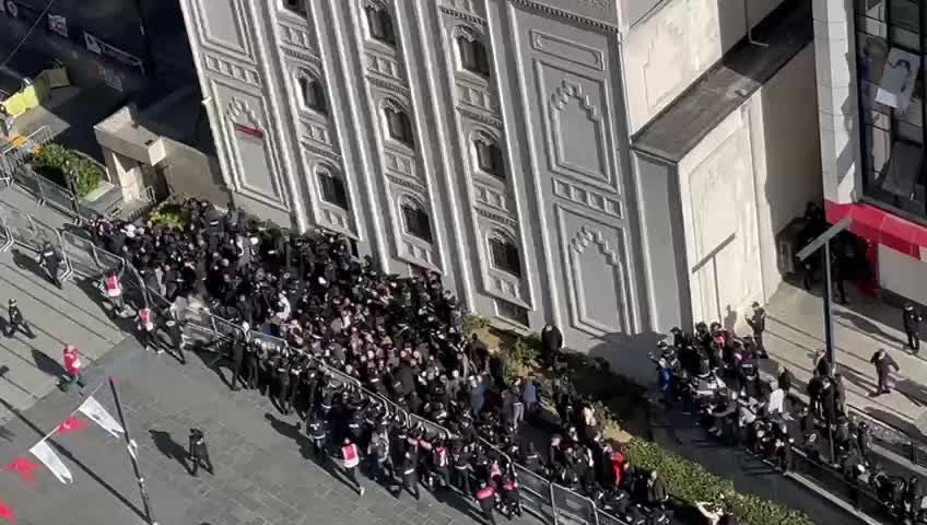 Esenyurt meclis üyeleri belediye binasına alınmadı